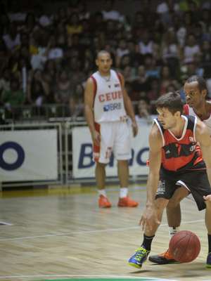Flamengo vence o Brasília com grande atuação de Nico ...