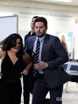 'Amor à Vida': Aline é presa no avião antes de decolar ...