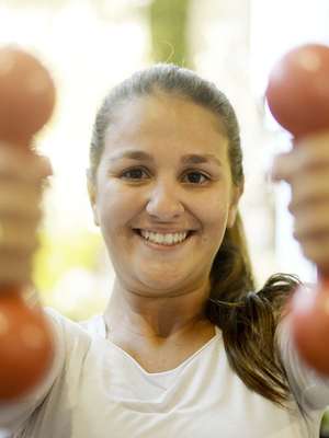 Para caber no vestido, noivas pagam até R$ 2,3 mil por ajuda