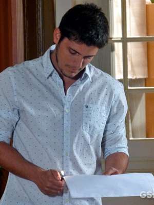 'Em Família': André confronta Branca para saber se é sua mãe