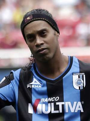 Presidente do Querétaro desmente saída de Ronaldinho
