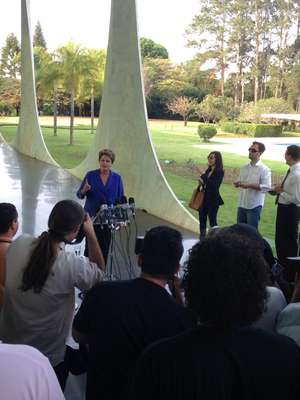 Dilma admite que houve desvio de dinheiro da Petrobras