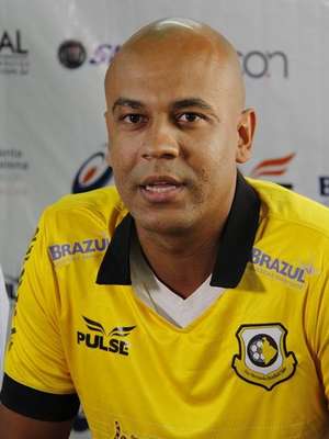 Um dia após ser afastado, Alex Silva acerta com Brasiliense