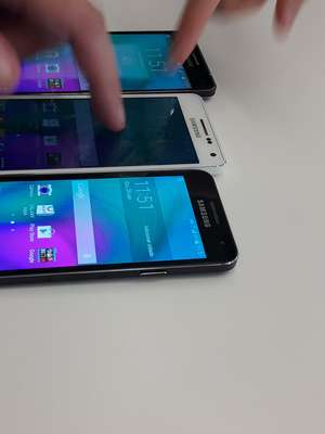 Samsung lança celulares para selfies a partir de R$ 1.199