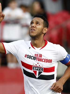 Fechado! Fenerbahce confirma volante Souza por 4 temporadas