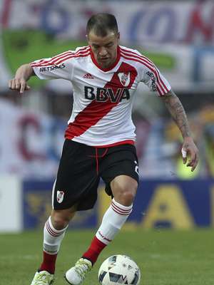 D'Alessandro se desculpa por usar celular em jogo do River