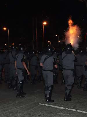 'Sai, lixo': repórter da BBC Brasil é agredido por ...