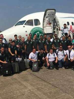 Sobrevivientes del avión de Chapecoense: 3 futbolistas, ...