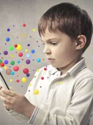Crianças aprendem a usar smartphones antes de começar a ...