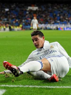 James admite ofertas, quer "jogar mais" e cogita deixar Real