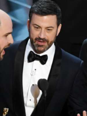 Auditora pede desculpas pela troca de envelopes no Oscar