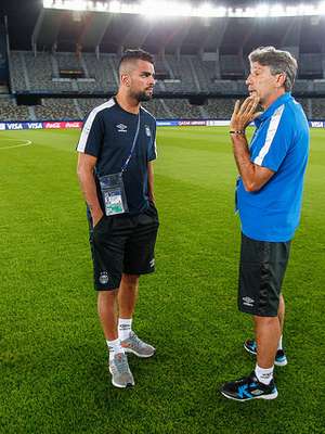 Treino do Grêmio tem conversa reservada de Renato e Jael