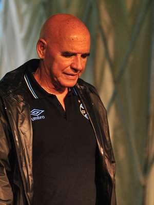 Campeão em 83, Espinosa diz: Grêmio não deve pensar no Real