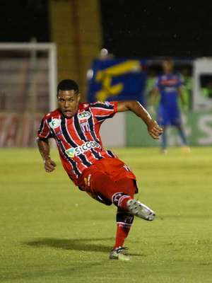 Talismã entra e garante classificação sofrida do São Paulo