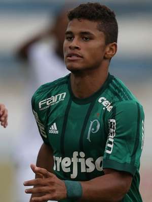 Palmeiras faz 7 a 0 no Taubaté e avança às oitavas