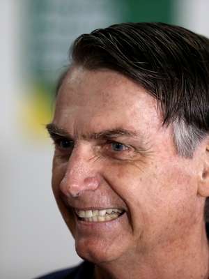 Bolsonaro quer ministro da Educação que tenha autoridade