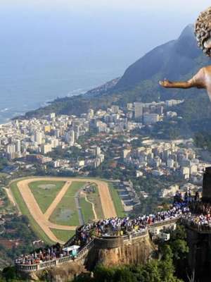 Estátua de Mohamed Salah vira piada na internet