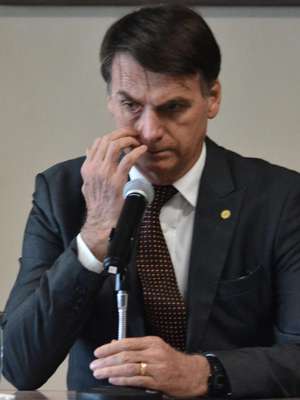 Em visita ao TSE, Bolsonaro admite "caneladas"