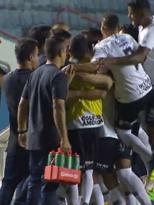 Corinthians impõe maior goleada da Copinha e pegará o Grêmio