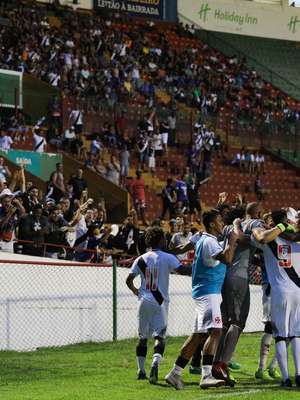 Vasco bate Volta Redonda nos pênaltis e está na semifinal