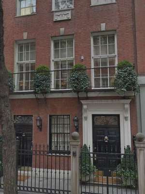 Empregada passa quase 3 dias presa em elevador de mansão ...