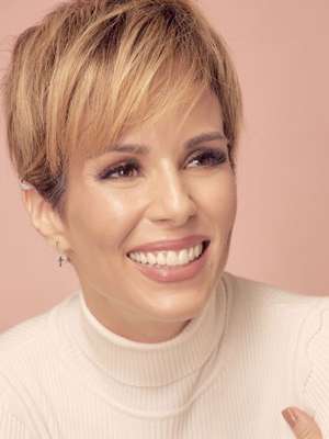 Após câncer, Ana Furtado adota cabelo joãozinho