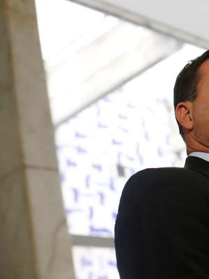 Flávio Bolsonaro diz querer que Hamas "se exploda"