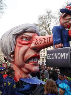 Brexit: milhares vão às ruas em Londres pedindo novo ...