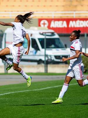 Com gol do meio campo, São Paulo bate Palmeiras no feminino