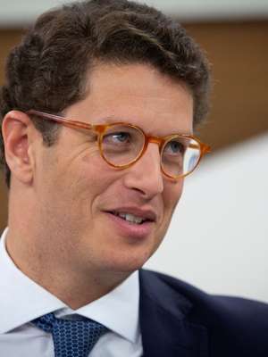 Ministro Ricardo Salles tem alta hospitalar