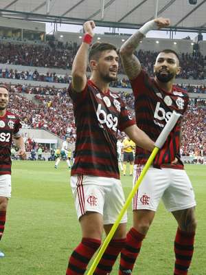 Flamengo e Grêmio estão a cinco jogos do título mundial
