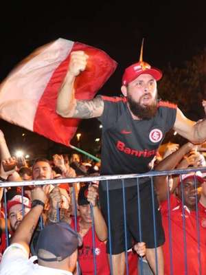 Com festa da torcida no aeroporto, Inter embarca para ...