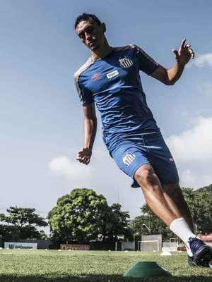 Diego Pituca segue no DM e Santos treina de olho no Grêmio