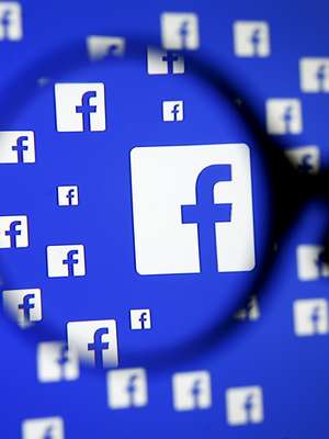 CEO do Facebook Zuckerberg janta com senadores dos EUA