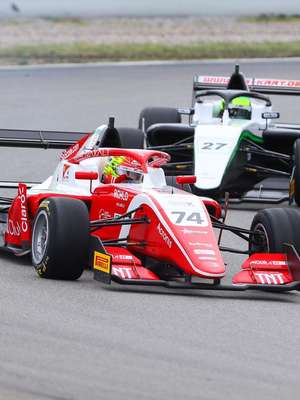 Enzo Fittipaldi fecha final de semana com pole e dois ...