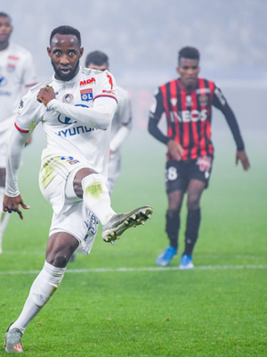 Lyon vence Nice pelo Campeonato Francês