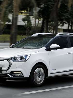 Elétrico JAC iEV40 vende mais que Toyota Prius em novembro