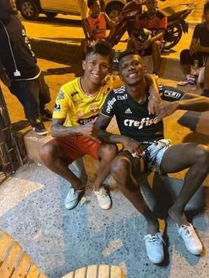 Arboleda se desculpa por "estupidez" com camisa do Palmeiras