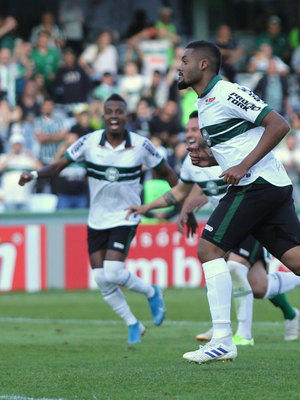 Presidente do Coritiba vê Sabino, do Santos, "quase certo"