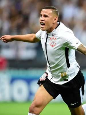 Corinthians fica perto de contratar o lateral Sidcley