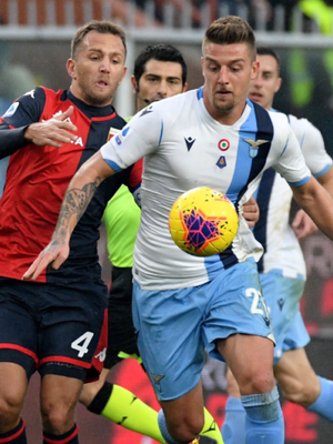 Lazio vence Genoa fora de casa e segue na cola da Juventus