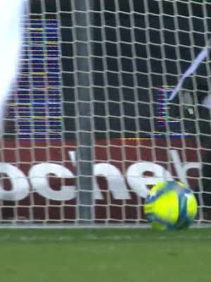Ligue 1: Goleiro do Metz tenta gol, e sofre contra-ataque