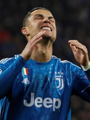Lyon surpreende e vence a Juventus no jogo de ida