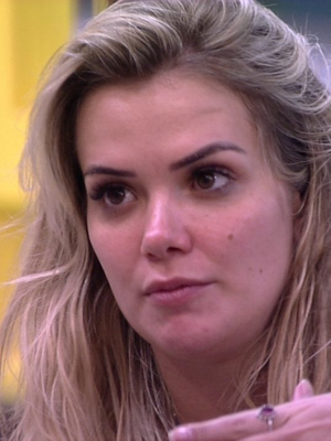 Marcela teme que Daniel seja expulso após atitude no BBB