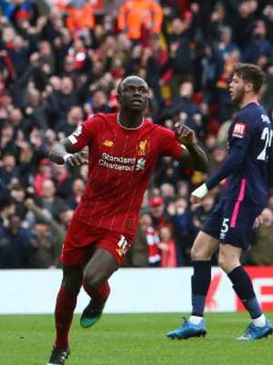 Liverpool volta a vencer e fica a três vitórias do título