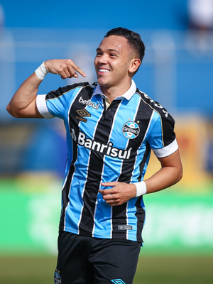 Pepê marca gol relâmpago, e Grêmio vence o Pelotas no ...