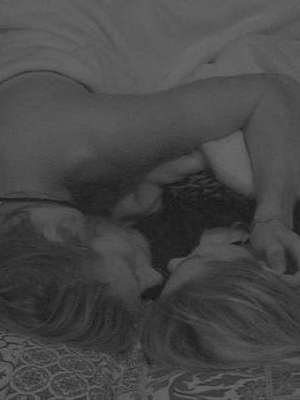 Web acusa Daniel de broxar após vídeo com Marcela no edredom