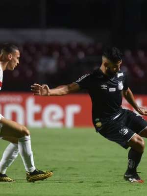 No Morumbi vazio, São Paulo bate Santos e se classifica