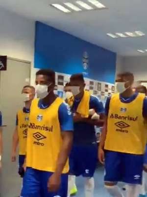 Jogadores do Grêmio fazem protesto por manutenção de ...