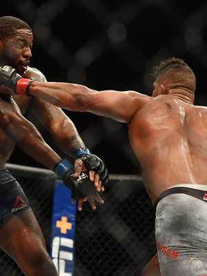 Overeem reage e nocauteia Harris; Gadelha vence americana